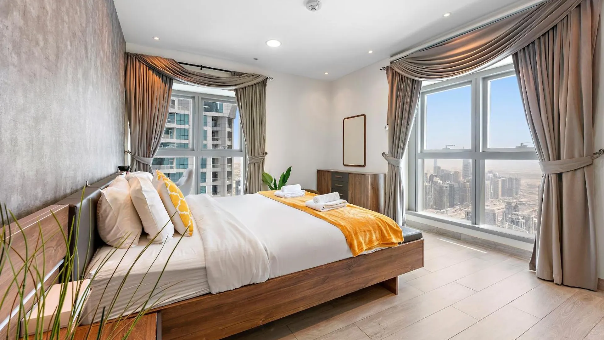 76Th Floor- 2 Bedroom Apartment Princess Tower Palmview Dubai